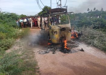 Charred autorickshaw carrying the victims was hit by a high-voltage electric cable and caught fire at Chillakondayyapalli village of Tadimarri Mandal in Sri Satya Sai district, Andhra Pradesh. (Image: Supplied)