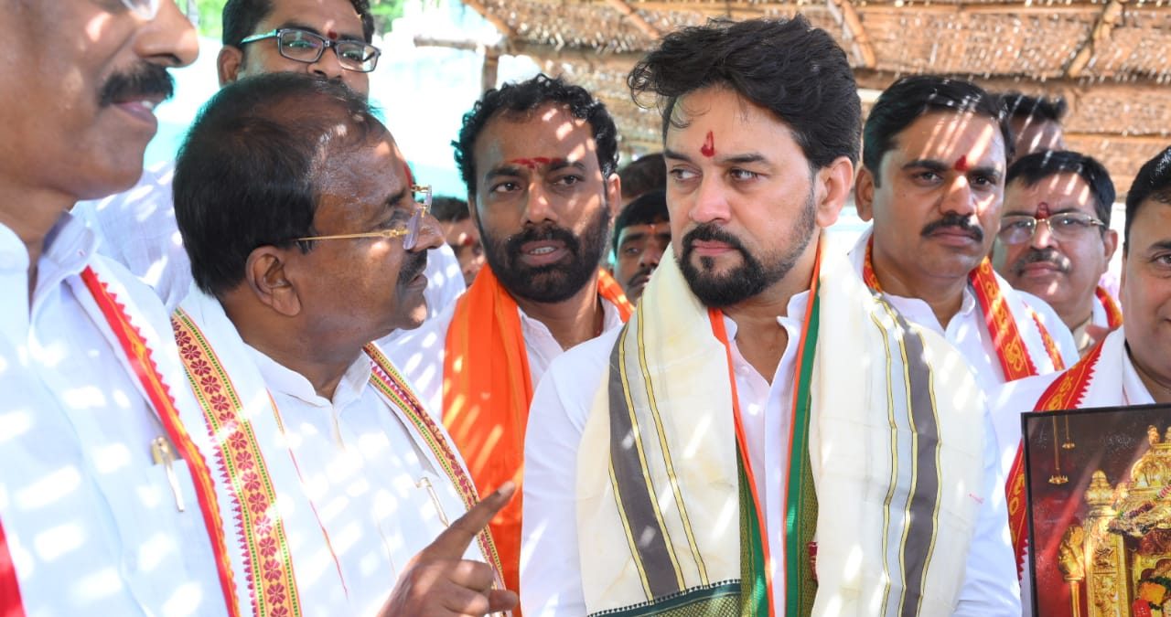 Union Minister Anurag Thakur, right, at Sri Durga Malleswara Swamy Varla Devasthanam in Vijayawada.
