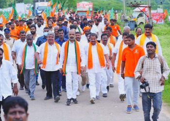 Telangana BJP Spokesperson Bandi Sanjay on second day of his 'Praja Sangrama Yatra' (@bandisanjay_bjp)