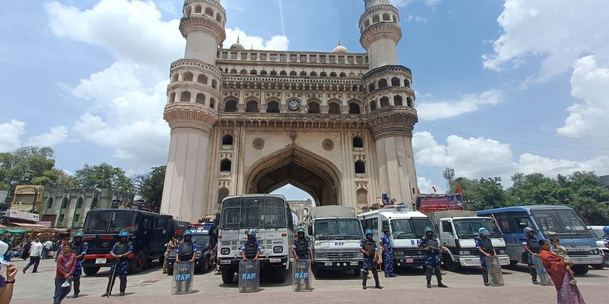 Friday prayers condcted peacefuly at Mecca Masjid in Hyderabad on 26 August. (Sumit Jha)