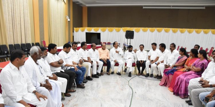 Telangana minister G Jagdish Reddy talking to TRS cadre in Munugode as they gear up for the upcoming by-election in the constituency (Twitter @jagadishTRS)