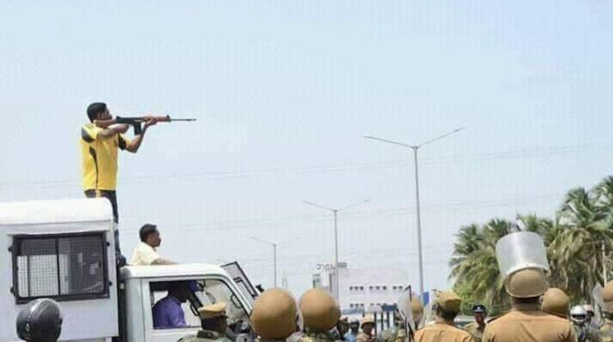 Policeman in plainclothes firing at protestors in Thoothukudi (Tuticorin)