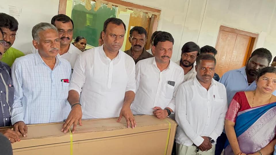 Telangana: Rajagopal Reddy quits as MLA. Who will Congress, TRS field against him in Munugode?