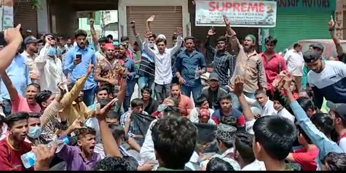 Youth protest against BJP MLA Raja Singh for his derogatory comments on Prophet Muhammad. (South First)