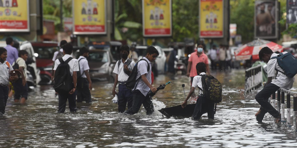 School children walk on waterlogged roads in Kochi on Tuesday, 30 August. (South First)