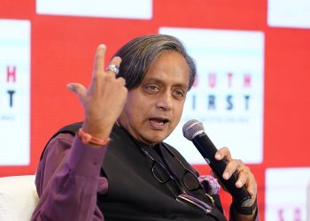 Shashi Tharoor at Dakshin Dialogues 2022