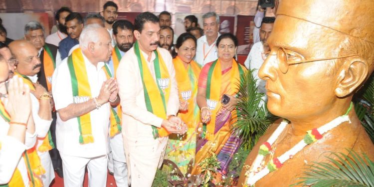 Karnataka BJP leaders offer respects to a bust of VD Savarkar at the State Executive meeting venue on Friday. (Supplied)