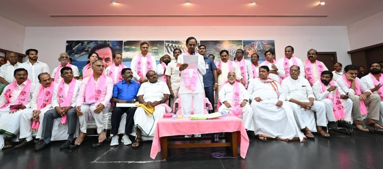 K Chandrashekar Rao reads out the TRS governing body decision to rename the party the Bharat Rashtra Samithi. (Supplied)