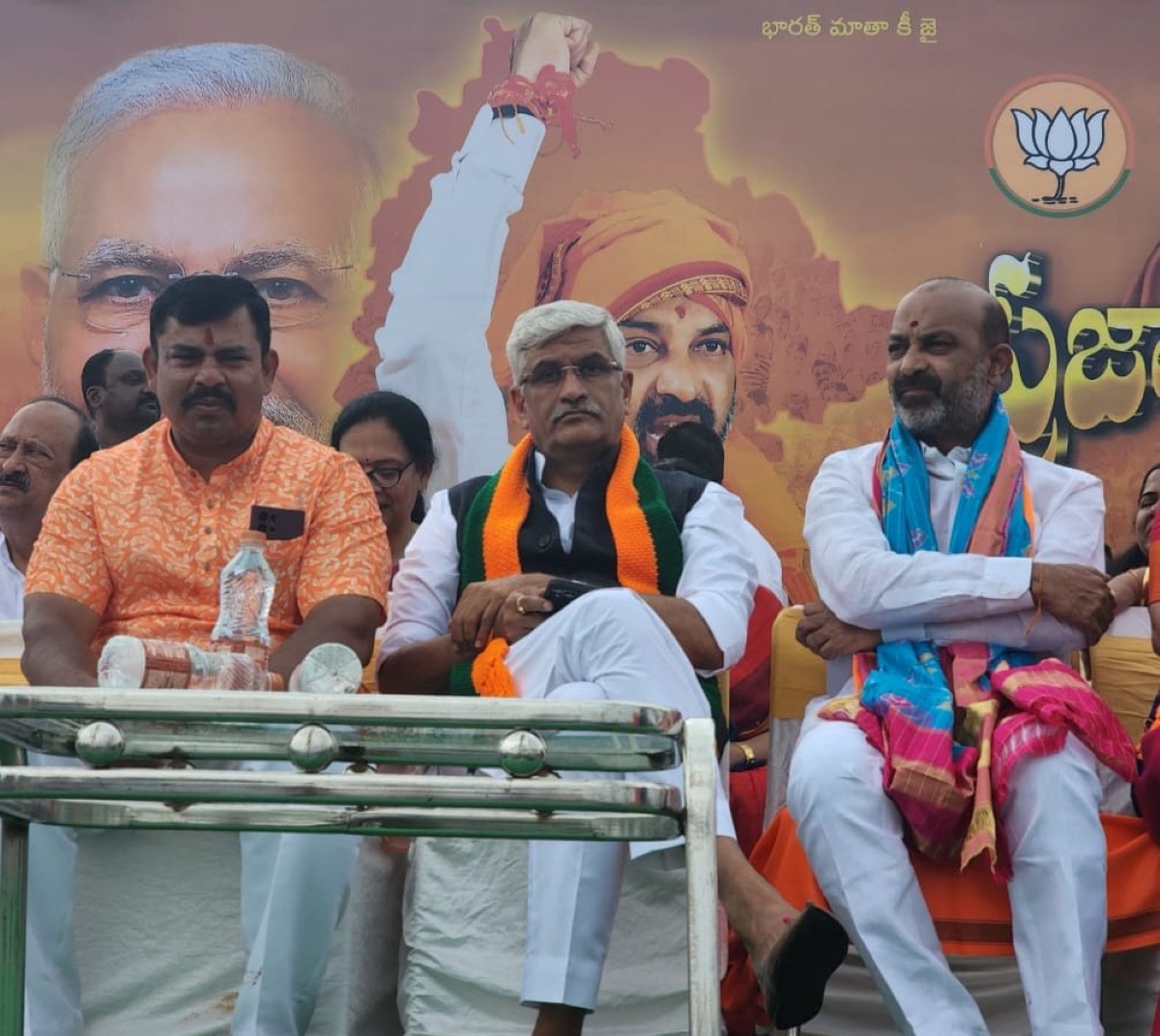 Raja Singh (left) with Union Minister Gajendra Singh Shekhawat and BJP Telangana President Bandi Sanjay. The Goshamahal MLA, suspened by the BJP after his Prophet remarks, has now responded to the show-cause notice