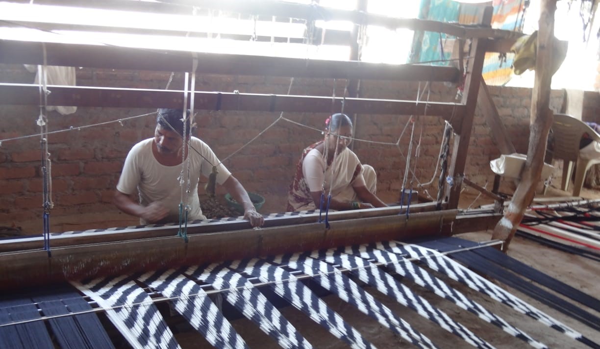 Weavers in Pochampally, Telangana. Weaving communities like Padmashalis, Swakulashalis, Kurnis, Katris, Jandras, and Devangas constitute around 5 percent of the population of Telangana, according to unofficial data from Pasmashali associations. Among them, around 90% of them are Padmashalis.