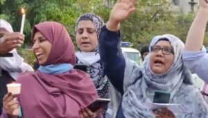Firdouse singing 'Hum Inquilab Hain' at the Women's March for Dignity, Plurality and Choice 