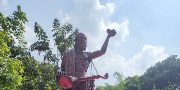 Kanakadasa statue at the Legislators' Home premises in Bengaluru