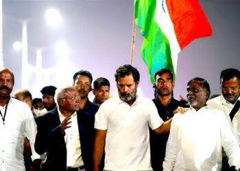 Kancha Ilaiah Shepherd with Rahul Gandhi during the Bharat Jodo Yatra in Telangana