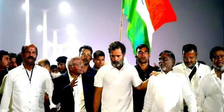 Kancha Ilaiah Shepherd with Rahul Gandhi during the Bharat Jodo Yatra in Telangana