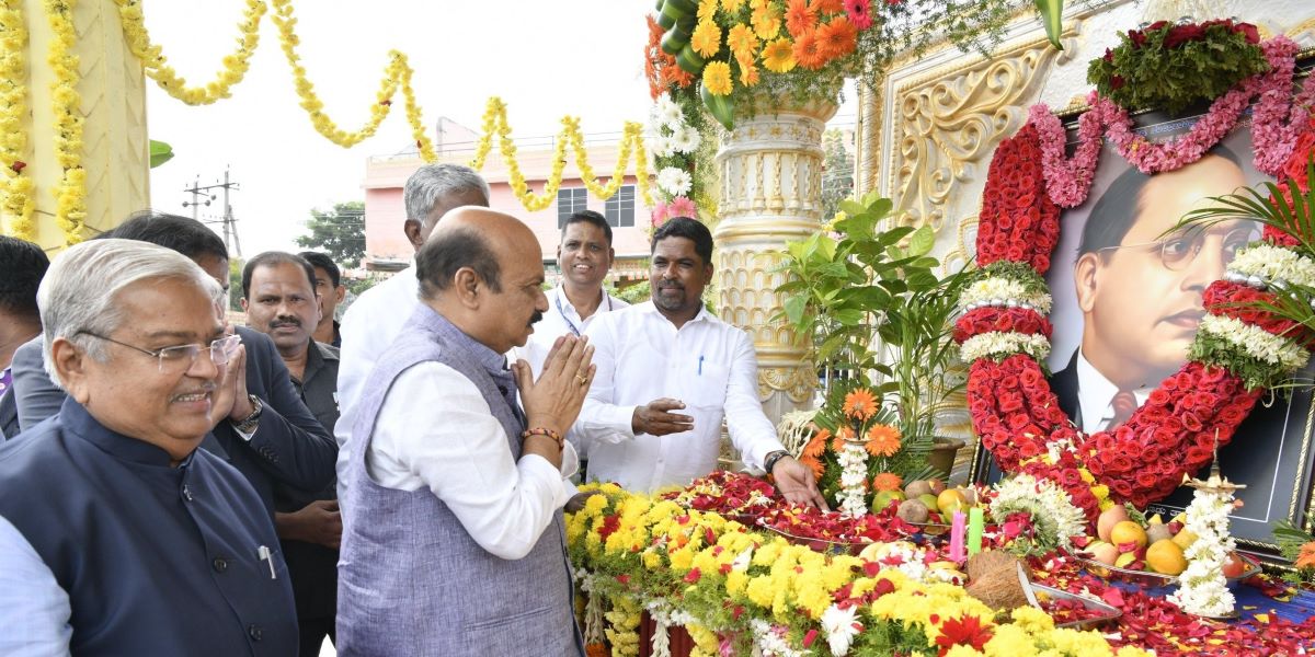 Karnataka CM Basavaraj Bommai paying tribute to BR Ambedkar. (BSBommai/Twitter)