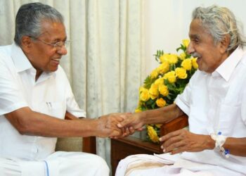 Kerala Chief Minister Pinarayi Vijayan (left) with his predecessor Oommen Chandy. (pinarayivijayan/Twitter)