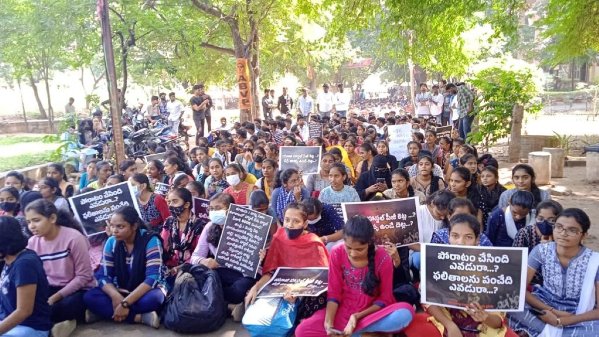 Telangana: Nizam College students continue stir despite education minister  assuring hostel issue will be resolved - The South First