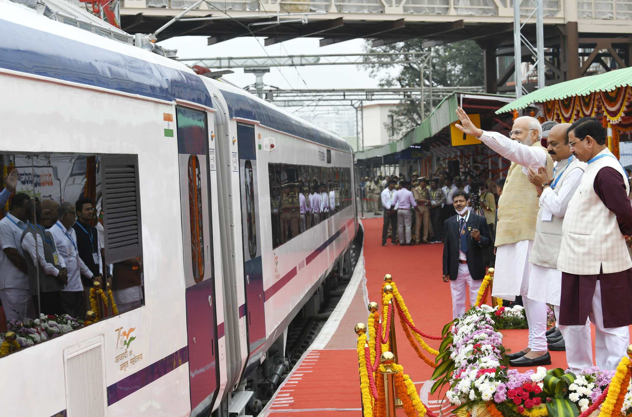 PM at the flagging off ceremony of Vande Bharat Express, at KSR Railway Station, in Bengaluru on November 11, 2022.