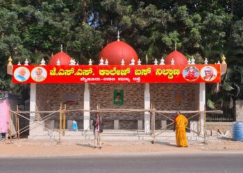 The original three-dome-shaped bus-shelter on the Mysur-Ooty national highway in Mysuru. (Pic: twitter - Pratap Simha)