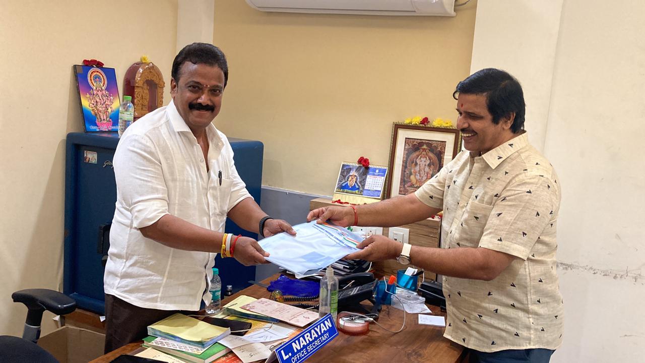 Actor-turned-politician S Narayan submitted application along with Rs 2 lakh seeking ticket from Rajajinagar assembly segment recently. (Pic/The South First)