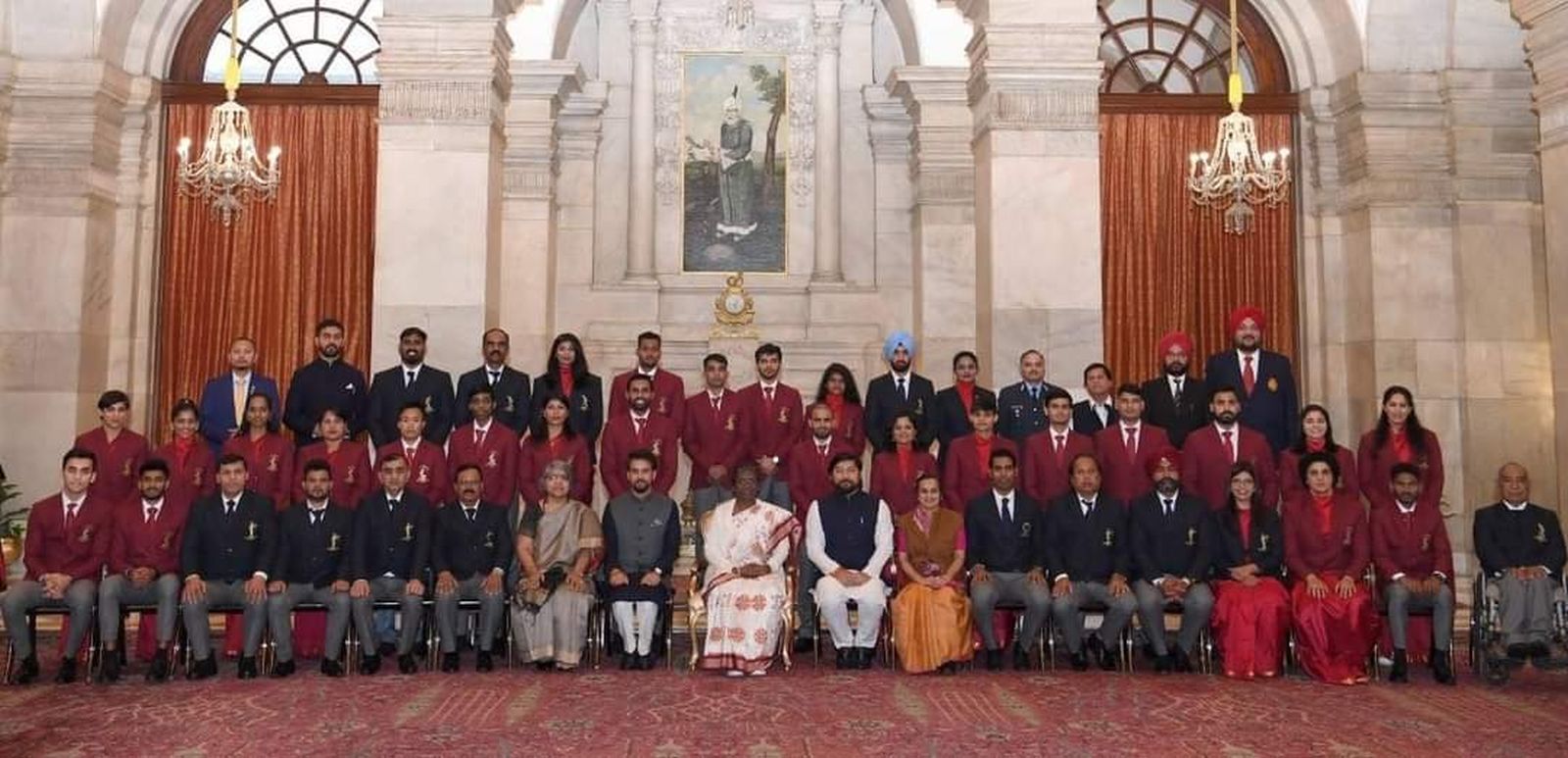 All the National Sports Awards winners with President Droupadi Murmu in New Delhi on Wednesday, 30 November, 2022. (Supplied)