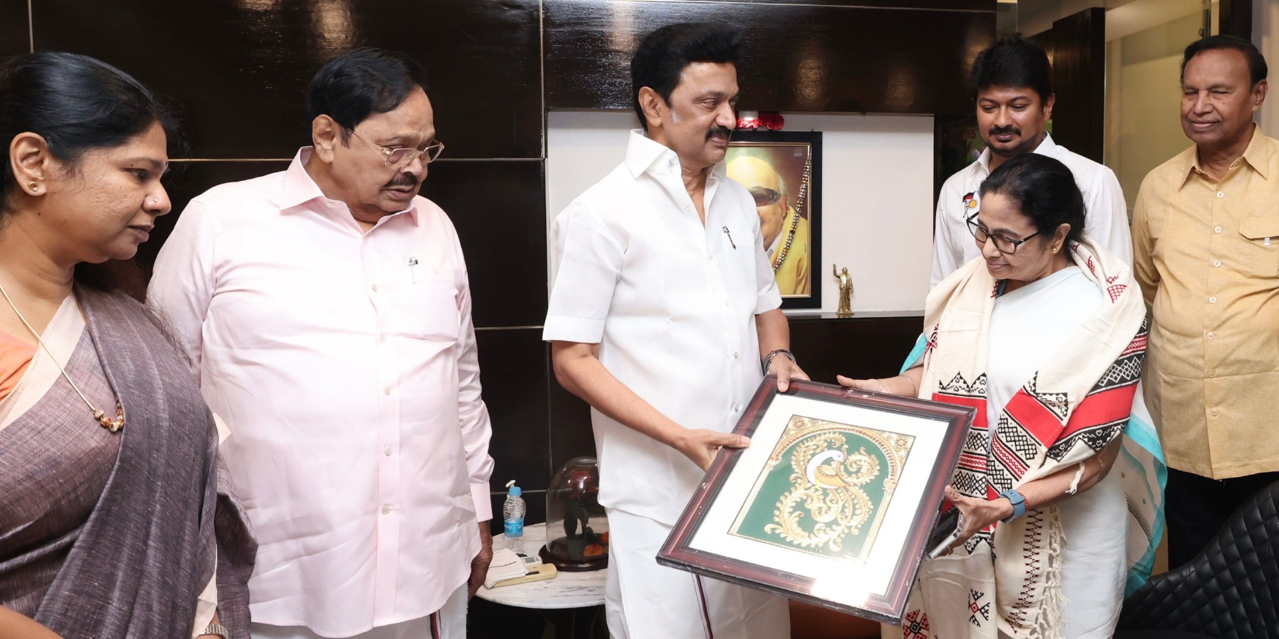 Tamil Nadu Chief Minister MK Stalin with his West Bengal counterpart Mamata Banerjee at his residence in Chennai on Wednesday, 2 November, 2022. (Supplied)