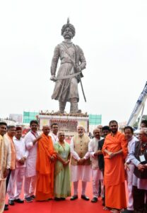 Sudha Murthy alongside PM Narendra Modi at Nadaprabhu Kempegowda statue. (Supplied)