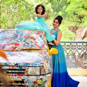 kushee ravi with daughter