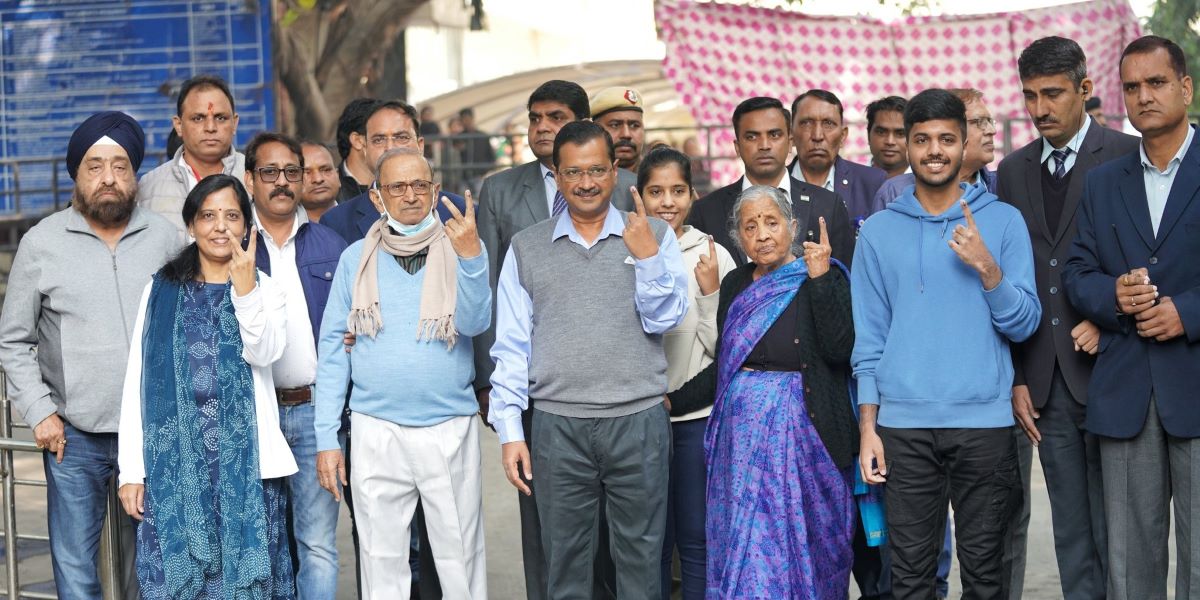Arvind Kejriwal posing with family members after voting in the MCD polls. (ArvindKejriwal/Twitter)