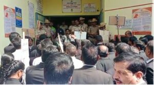 Congress workers and lawyers protest in front of Hanagal police station on Wednesday