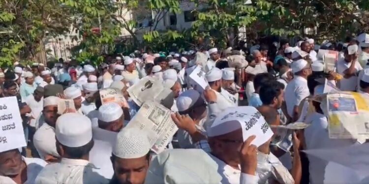 Muslim Outfits gather in large number in Mangaluru to protest against Abdul Jaleel's murder
