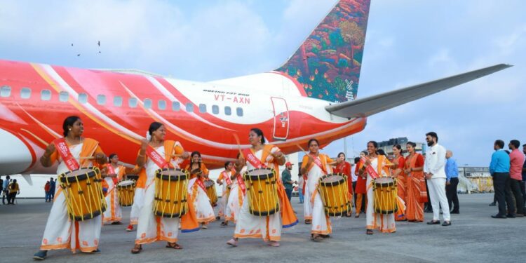 Air India Boeing Aircraft 737-800- VT-AXN featuring Kozhikode based Artist Smitha GS's painting in the tail end of the aircraft.

(Supplied)