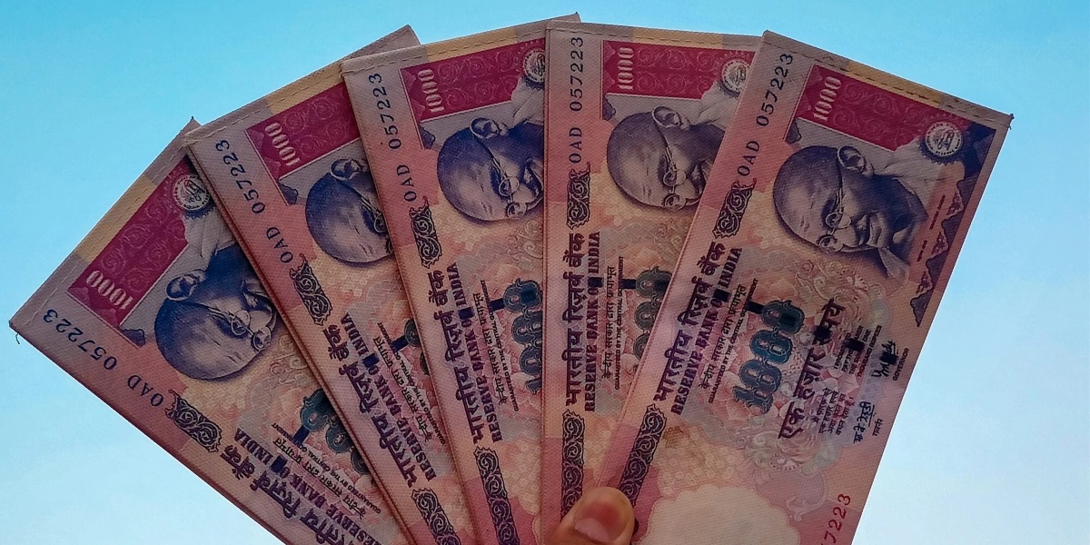 Demonetised 100 rupee notes