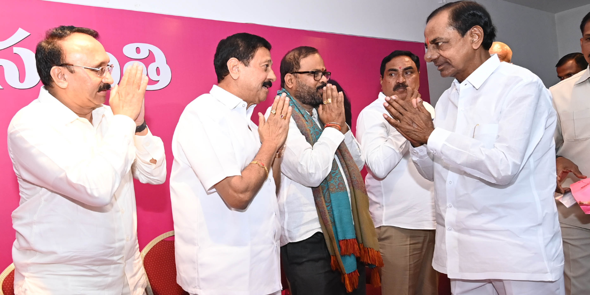 BRS chief and Telangana Chief Minister KCR welcoming Andhra Pradesh leaders to the BRS. (BRS Party/Twitter)