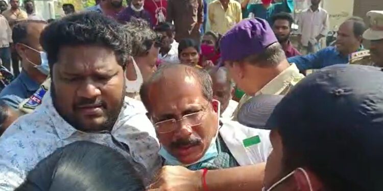 Hospital Superintendent attacked in Telangana