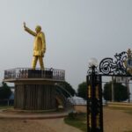 Rajiv park (named after former PM Rajiv Gandhi) at Yanam beach is a major hanging-out spot for locals and tourists.