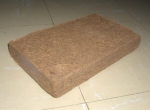 Brick of coir coco. (Wikimedia Commons)