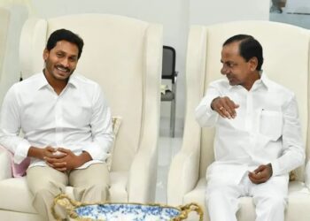 Allocations to Telangana and Andhra have been minimal in Union Budget 2023. File photo shows Telangana CM KCR with Andhra CM Jagan Mohan Reddy