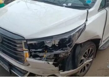 The car with the Vidhana Soudha secretariat pass of BJP MLA Hartalu Halappa that was involved in an accident (Supplied)