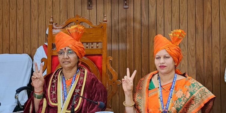 BJP's Shobha Mayappa Somanache (left) and Reshma Patil (right) were elected as the Mayor and Deputy Mayor respectively of the Belagavi City Corporation on Monday. (supplied)