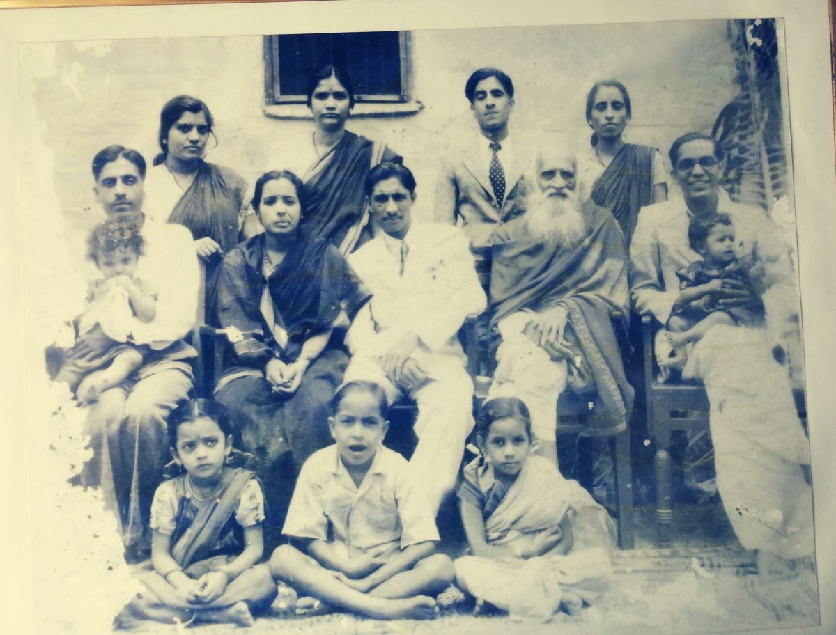 Alur Venkata Rao (seated, second from right), the Kannada Kulapurohita, with family (Dr Deepak Alur, his grandson)