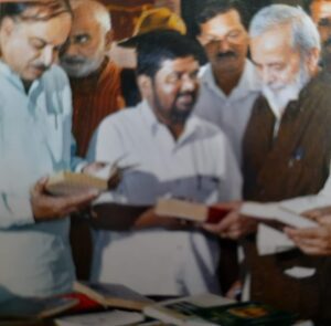 Kannada Dalit poet Siddalingaiah with UR Ananthamurthy, Ananth Kumar, and others 
