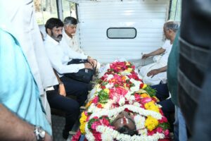 Chandrababu Naidu with Nandamuri Balakrishna at the funeral of Taraka Ratna on Monday, 20 February, 2023. (Supplied)