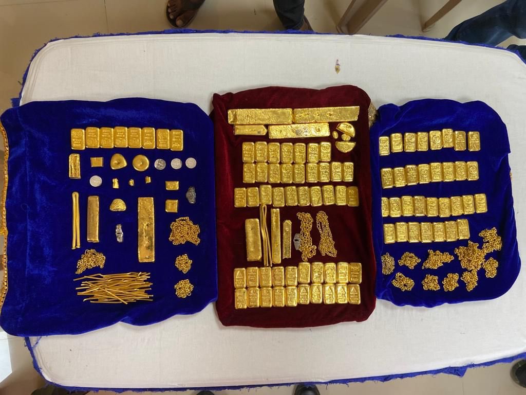 Authorities recover 17 kg gold dumped in the sea by smugglers off Tamil Nadu coast