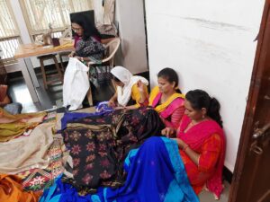 women working with Arati on the Ilkal sarees with Kasuti embroidery motifs at her unit