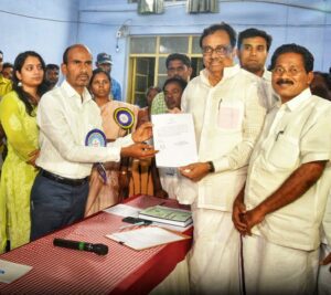 EVKS Elangovan receives the winning certificate from the Election Officer. (Supplied)