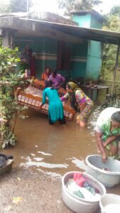 Kerala Kudumbashree mission volunteers helping during the 2018 floods