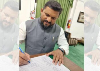 Lakshadweep MP Mohammad Faizal signing the attendance sheet of Lok Sabha on the day he was reinstated as an MP. (Supplied)