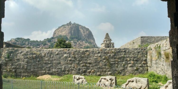 In Senji, Villupuram district, there are a series of forts, collectively known as Senji Fort. ne of the hill forts in this group is known as Chakkiliyar Durg or Chakkiliyan Durg, a reference to the caste that now comes under Arunthathiyar