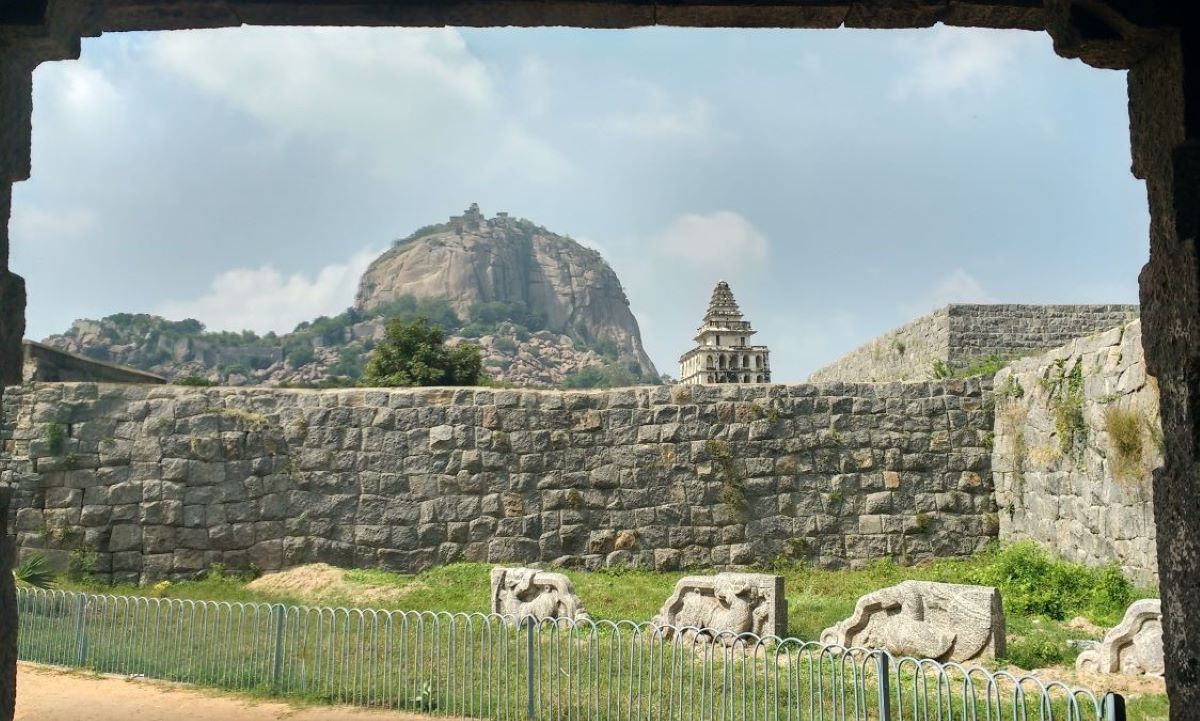 In Senji, Villupuram district, there are a series of forts, collectively known as Senji Fort. ne of the hill forts in this group is known as Chakkiliyar Durg or Chakkiliyan Durg, a reference to the caste that now comes under Arunthathiyar